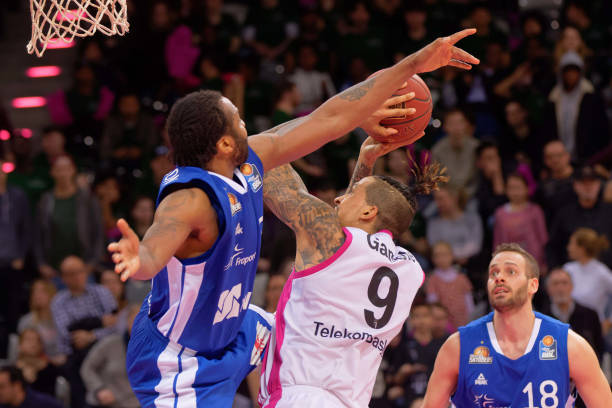 与球迷之间 与球迷之间