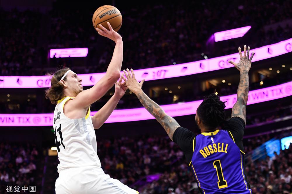 他的薪水只 他的薪水只